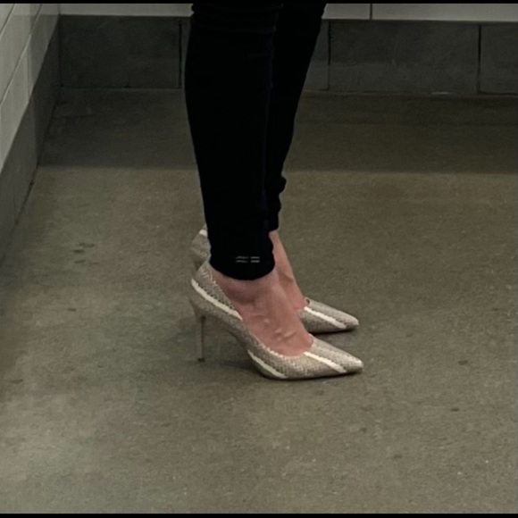 Grey White Python Snake Print, High Heels Pumps size 10 Vince Camuto Worn Twice - Picture 4 of 6